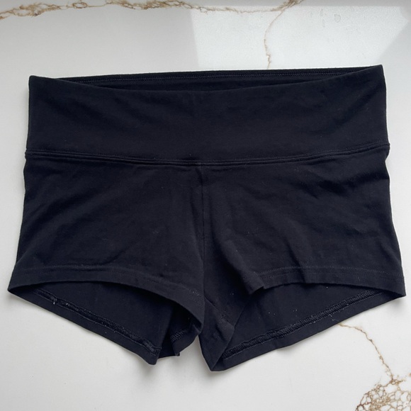 Aritzia Pants - Aritzia TNA athletic shorts sz Small